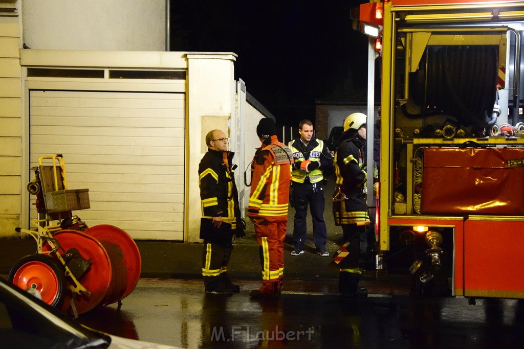 Feuer Hinterhof Garagen Koeln Hoehenberg Olpenerstr P162.JPG - Miklos Laubert